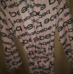 BEBE robe